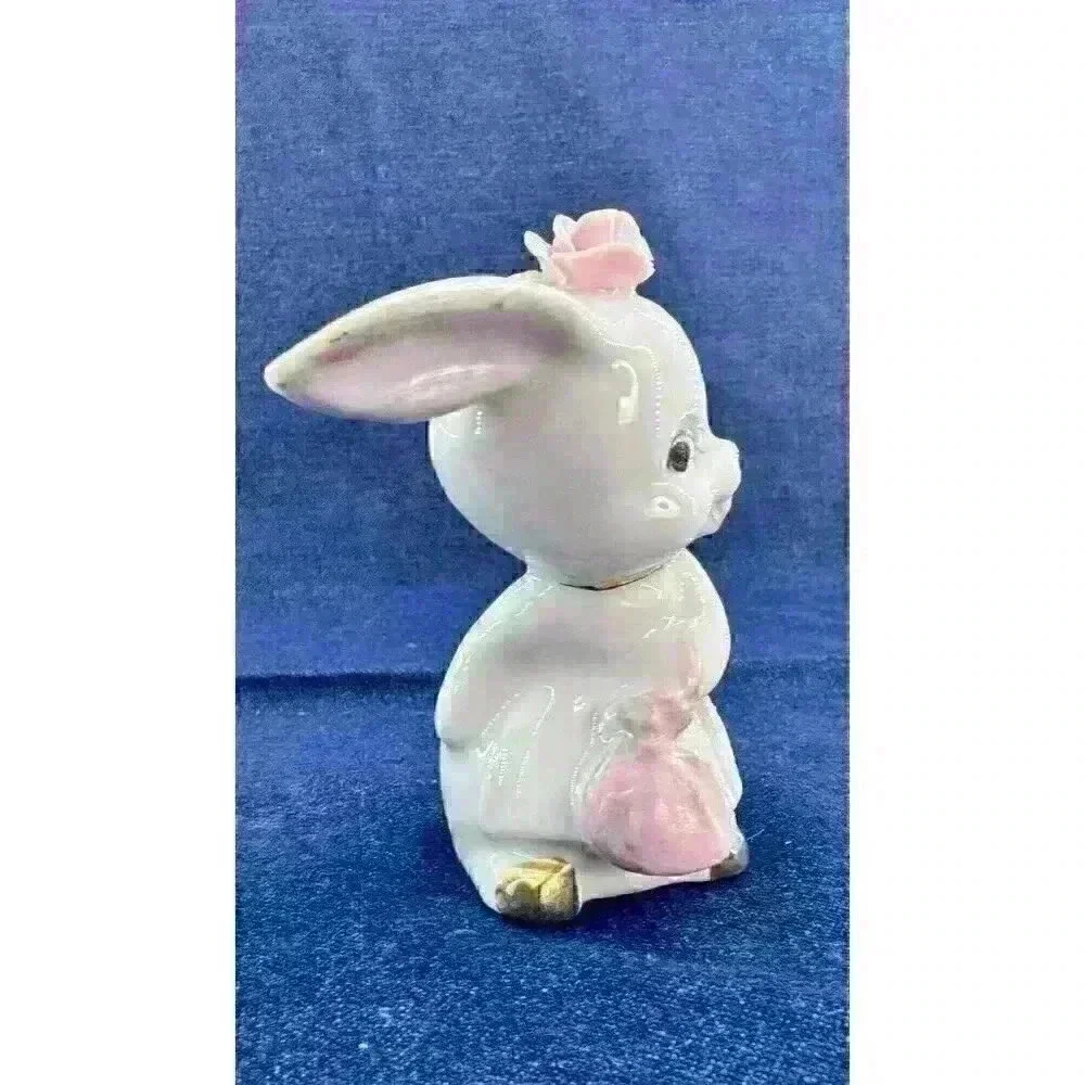 Vtg Set Salty & Peppy Anthropomorphic Bunny Rabbit Salt & Pepper Shakers Cottage